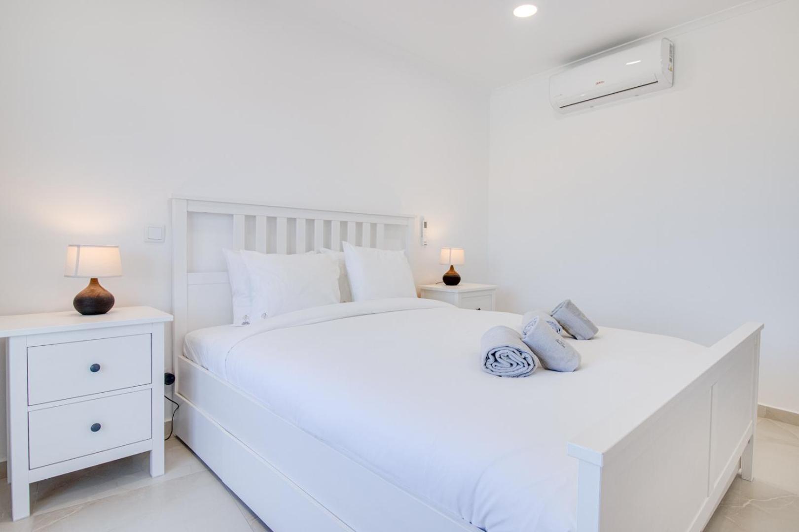 Renovated 2bd Ac Wi-fi Pool 350m Porches (Algarve)