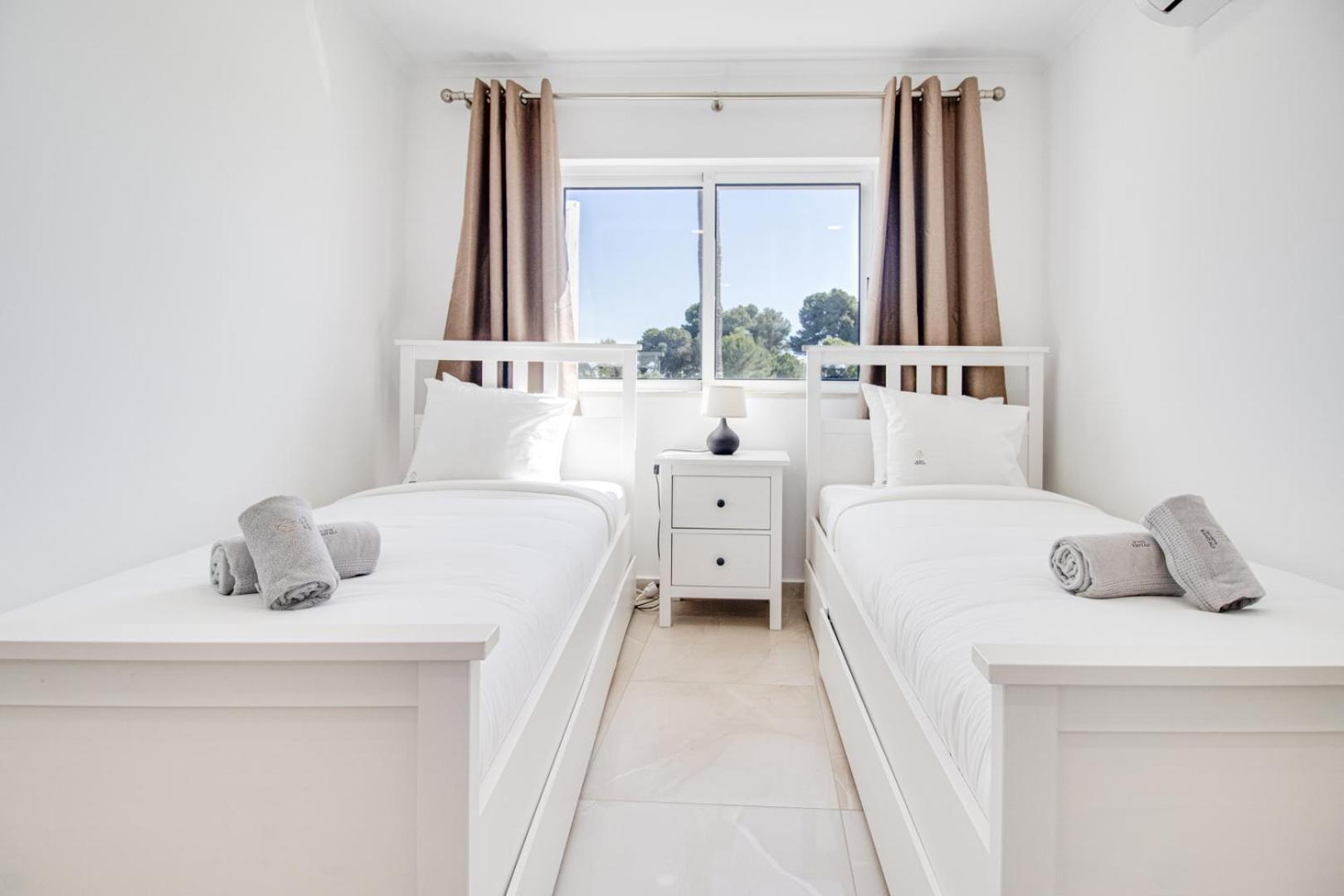 Apartment Renovated 2bd Ac Wi-fi Pool 350m Porches (Algarve)