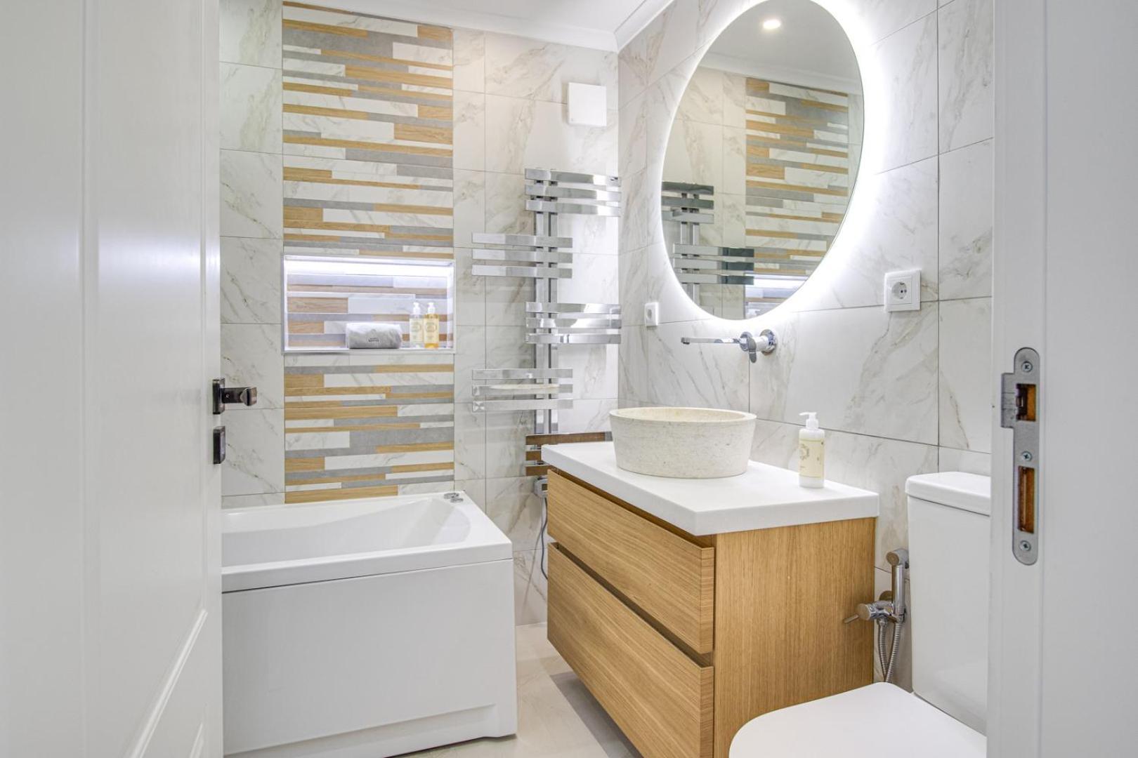 Renovated 2bd Ac Wi-fi Pool 350m Apartment *