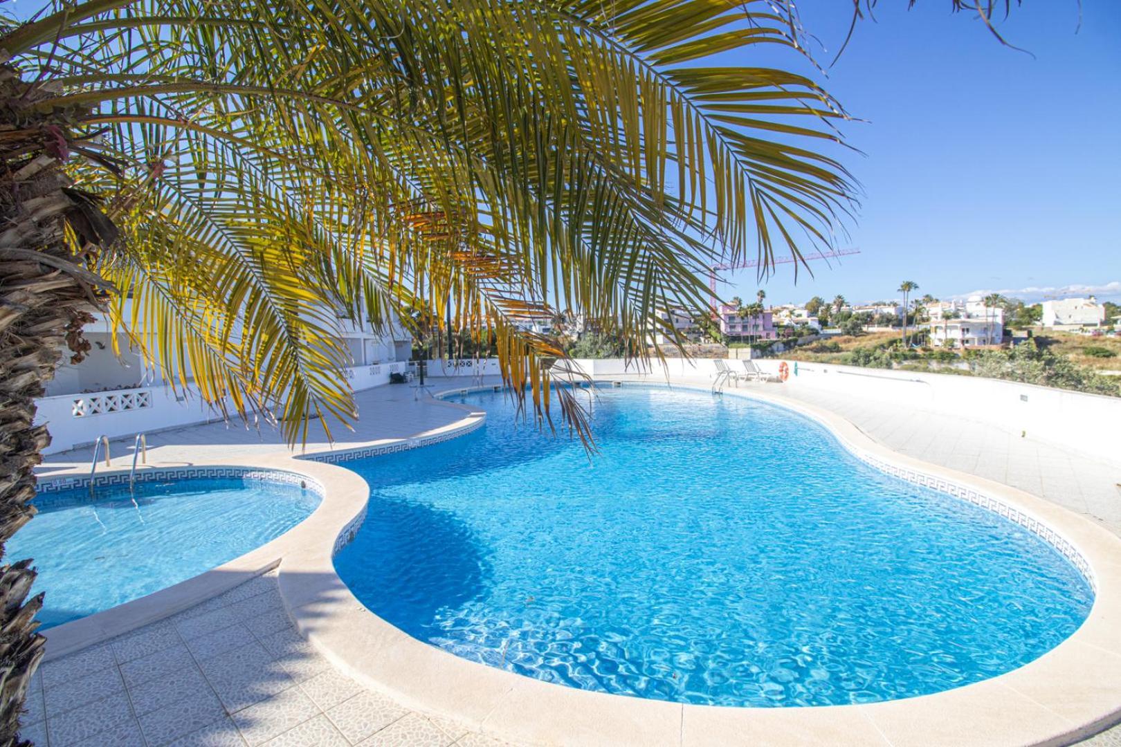 Renovated 2bd Ac Wi-fi Pool 350m Apartment Porches (Algarve)